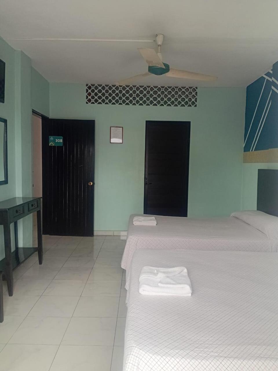 Hotel Acuario กาเตมาโก ภายนอก รูปภาพ