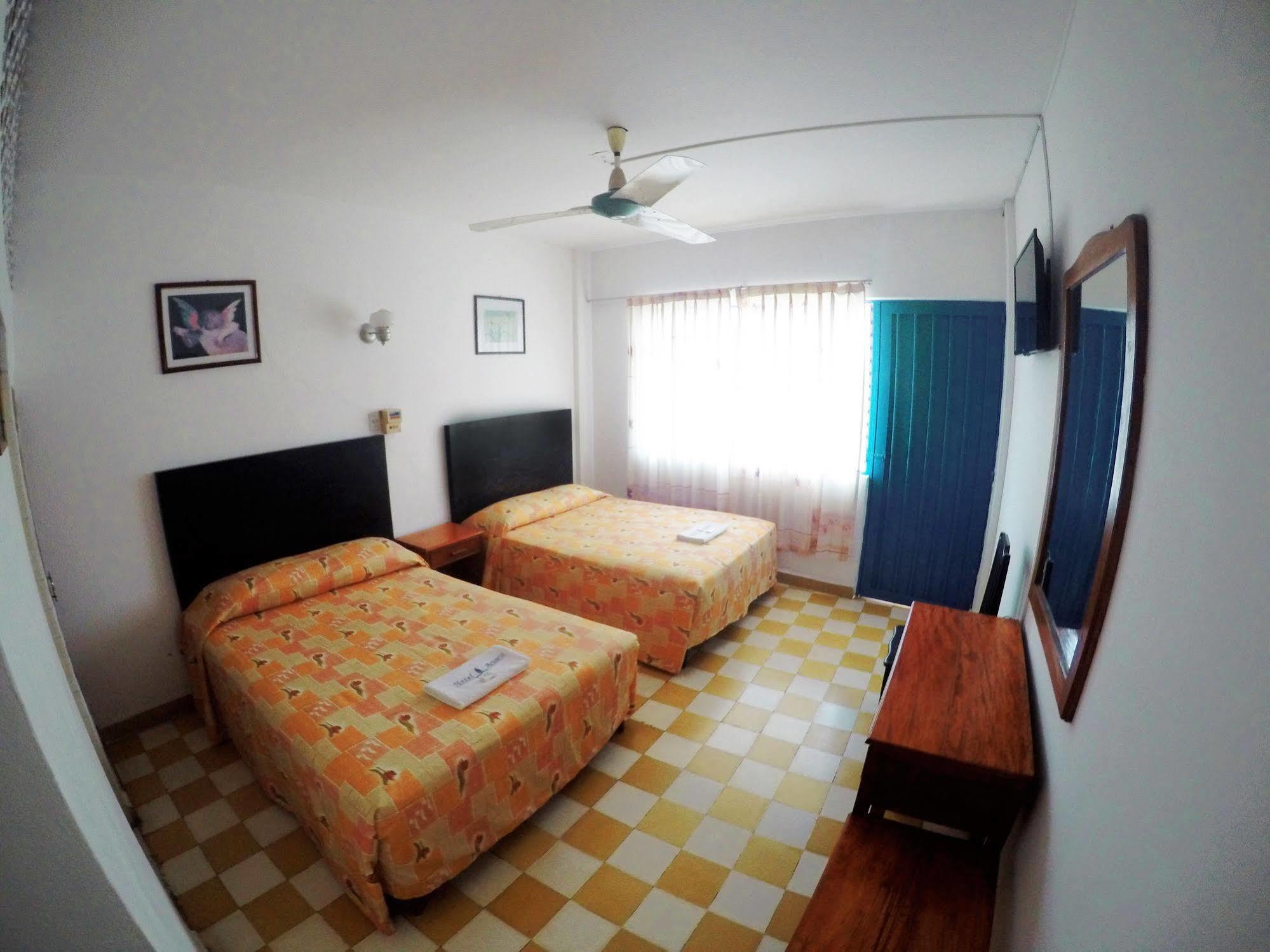 Hotel Acuario กาเตมาโก ภายนอก รูปภาพ